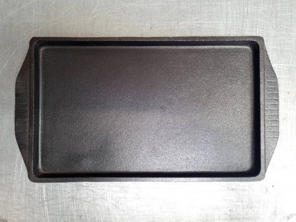 Cast Iron Large Baking Tray (32.5cm x 18cm) - for use in gas/electric ovens, BBQs and open fires